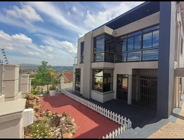 6 BEDROOM HOUSE FOR SALE IN WOODVIEW